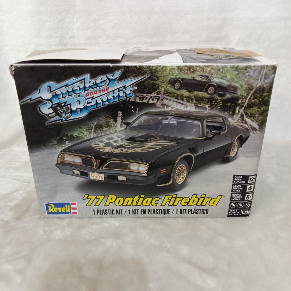 Revell Smokey and the Bandit 77 Pontiac Firebird 1:25 Scale Model Kit 4027